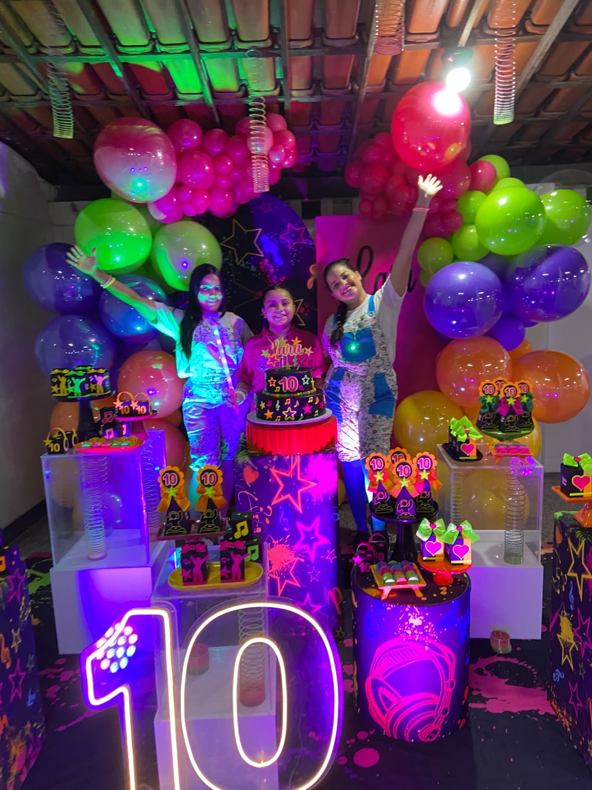 Recreação em uma festa neon